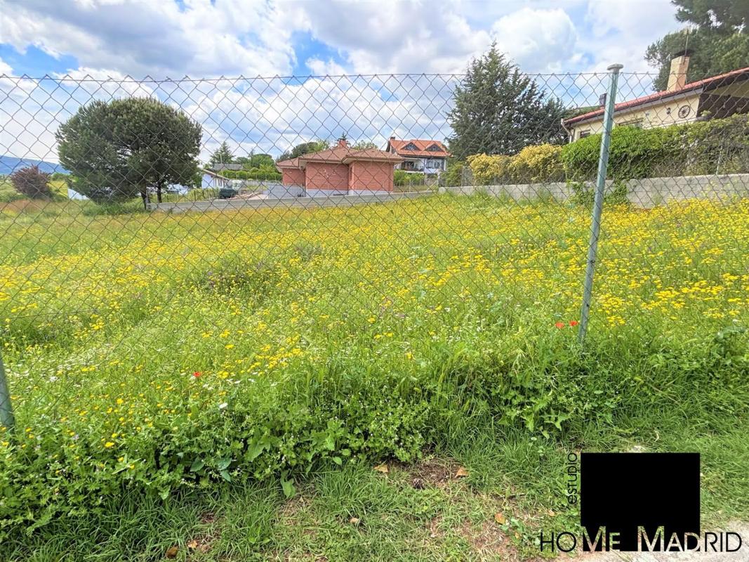 Terreno en venta en Manzanares el Real, Madrid photo 2