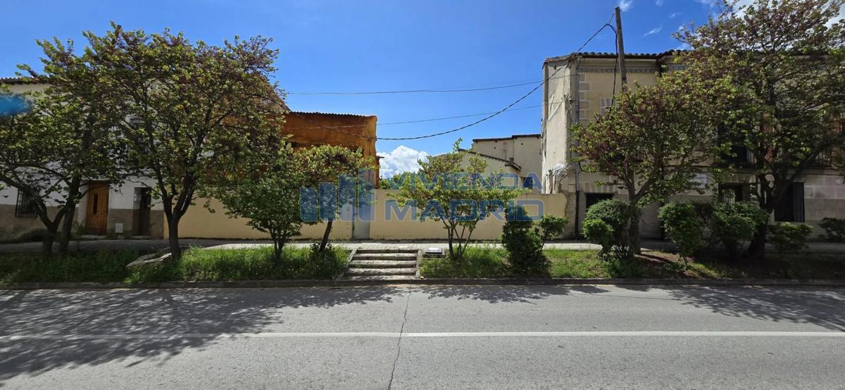 Terreno en venta en Torrelaguna, Madrid photo 1