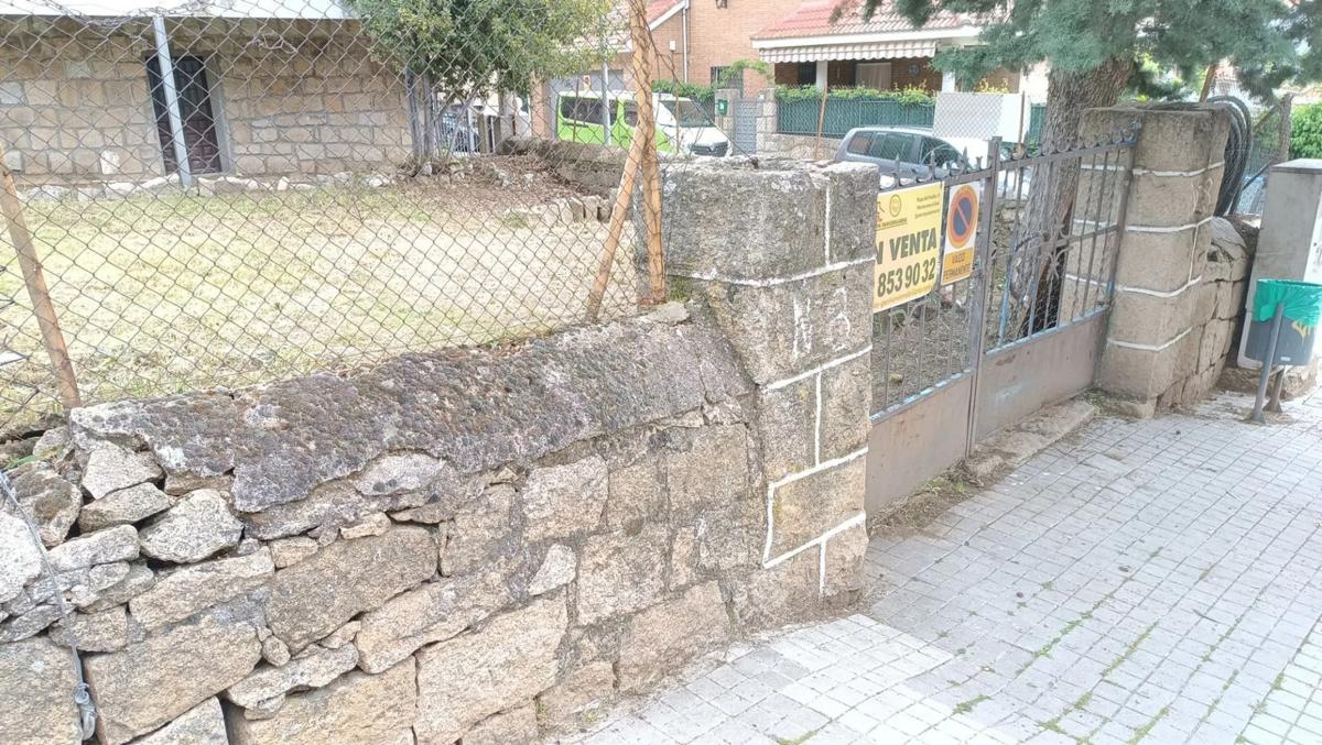 Terreno en venta en Manzanares el Real, Madrid photo 1