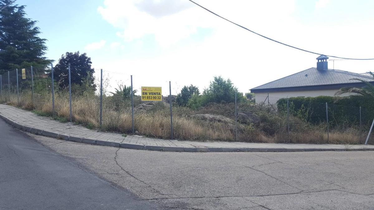 Terreno en venta en Manzanares el Real, Madrid photo 1