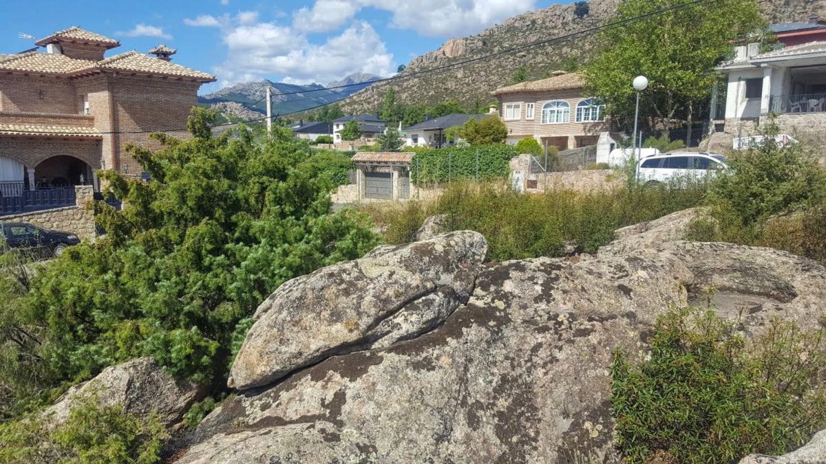 Terreno en venta en Manzanares el Real, Madrid photo 3