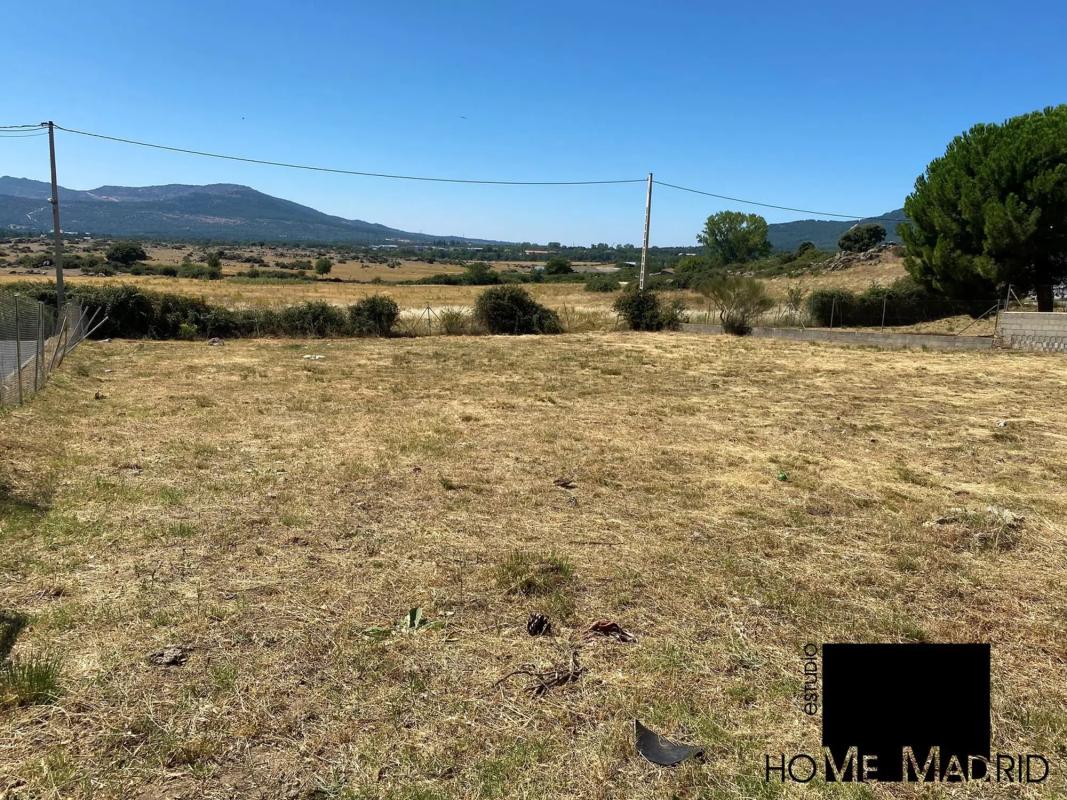 Terreno en venta en Manzanares el Real, Madrid photo 2