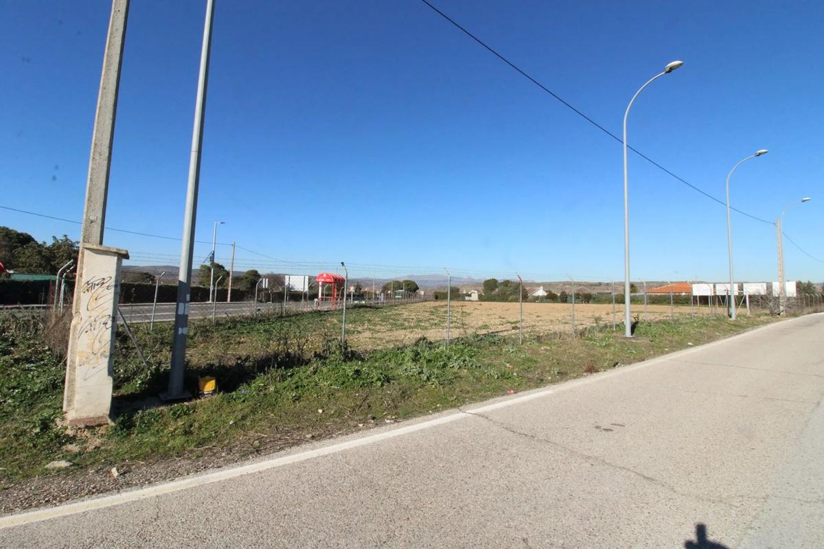 Działka na sprzedaż w Talamanca de Jarama, Madryt photo 2