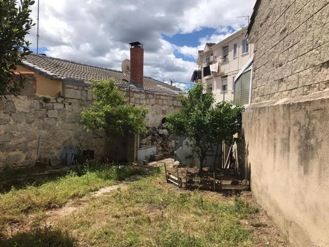 Terreno en venta en Lozoyuela-Navas-Sieteiglesias, Madrid photo 1