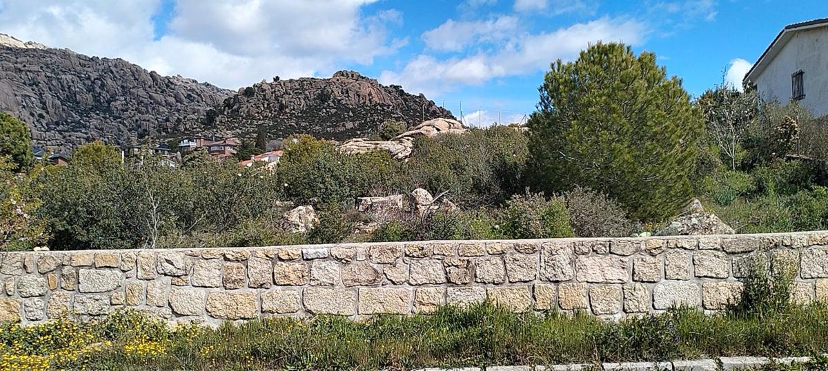 Terreno en venta en Manzanares el Real, Madrid photo 2