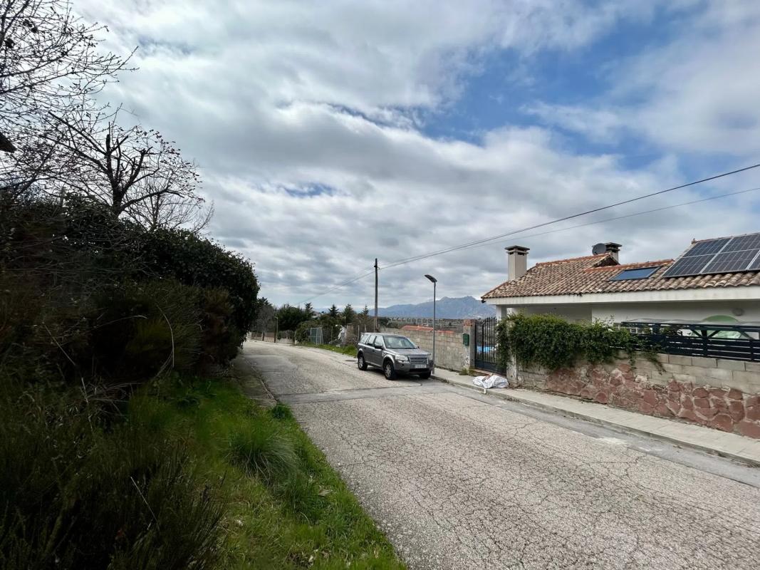 Land for sale in Soto del Real, Madrid photo 1