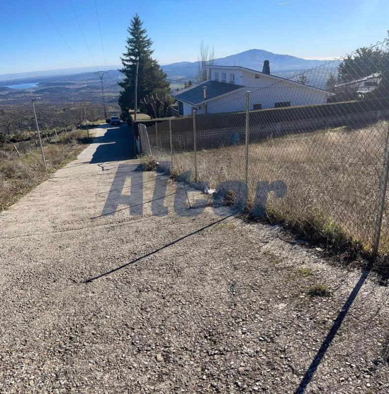 Terreno en venta en Miraflores de la Sierra, Madrid photo 1