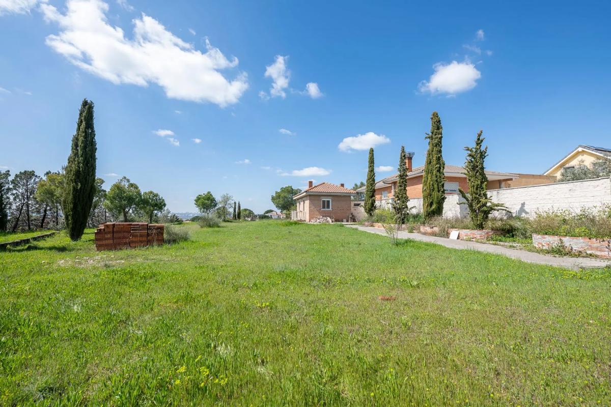 Terreno en venta en Paracuellos de Jarama, Madrid photo 1