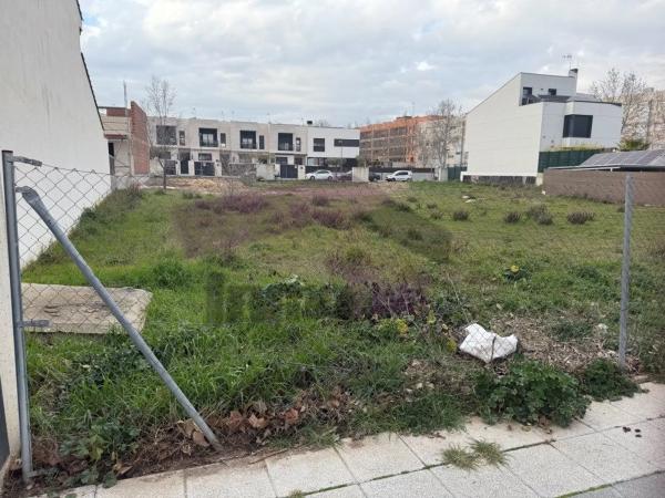 Terreno en calle Velázquez photo 1