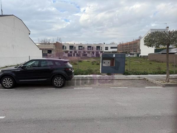 Terreno en calle Velázquez thumbnail 1