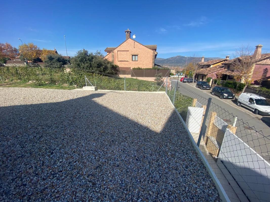 Terreno en venta en Guadalix de la Sierra, Madrid photo 2