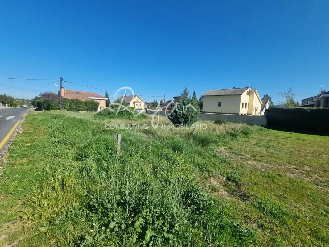 Terreno en venta en Manzanares el Real, Madrid photo 1