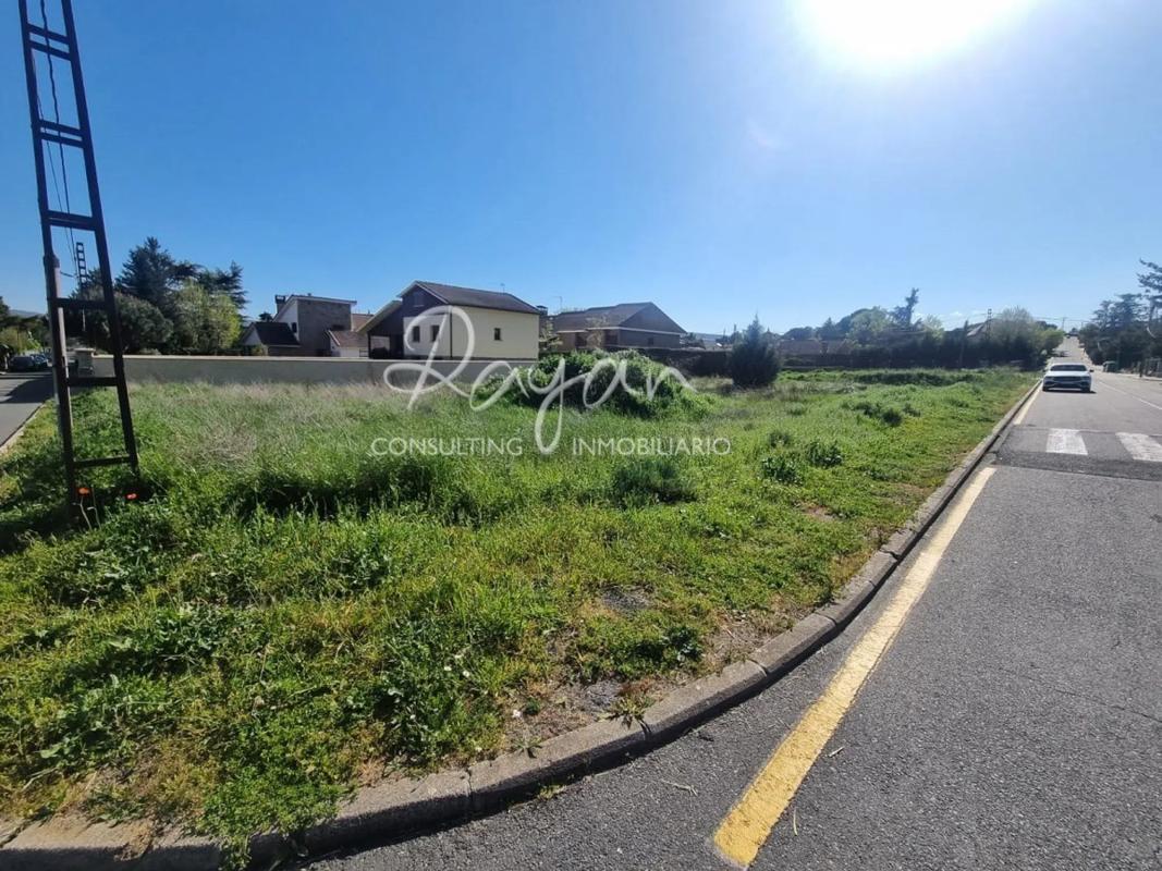 Terreno en venta en Manzanares el Real, Madrid photo 2