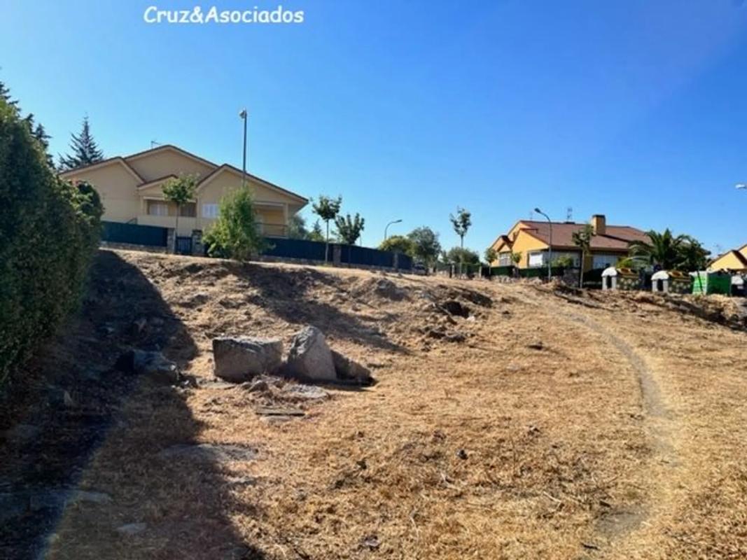 Terreno en venta en Colmenar Viejo, Madrid photo 1