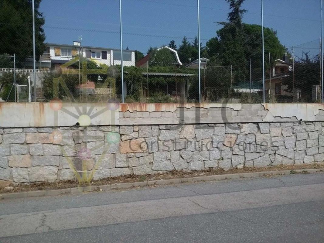Terreno en venta en Miraflores de la Sierra, Madrid photo 1