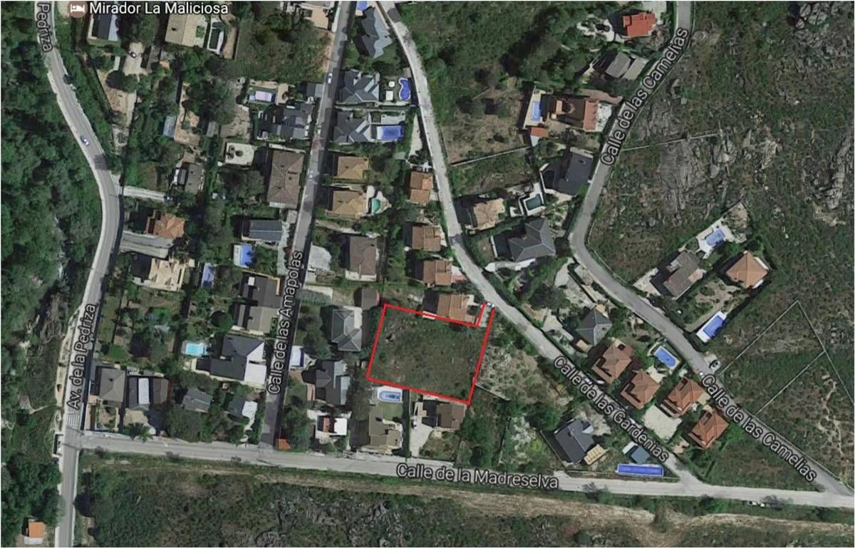 Terreno en venta en Manzanares el Real, Madrid photo 1