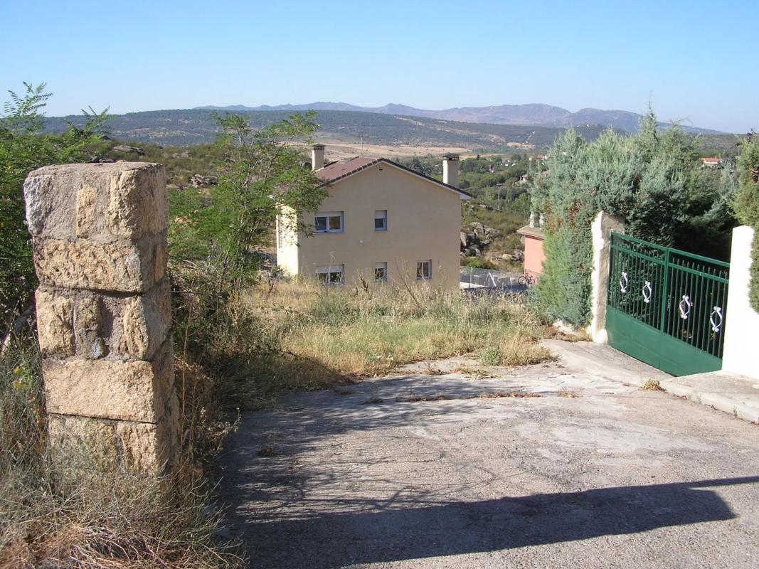 Terreno en venta en Manzanares el Real, Madrid photo 2