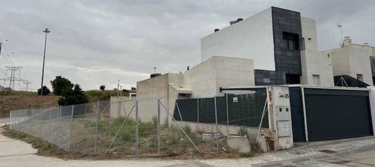 Terreno en venta en Arroyomolinos, Madrid photo 1