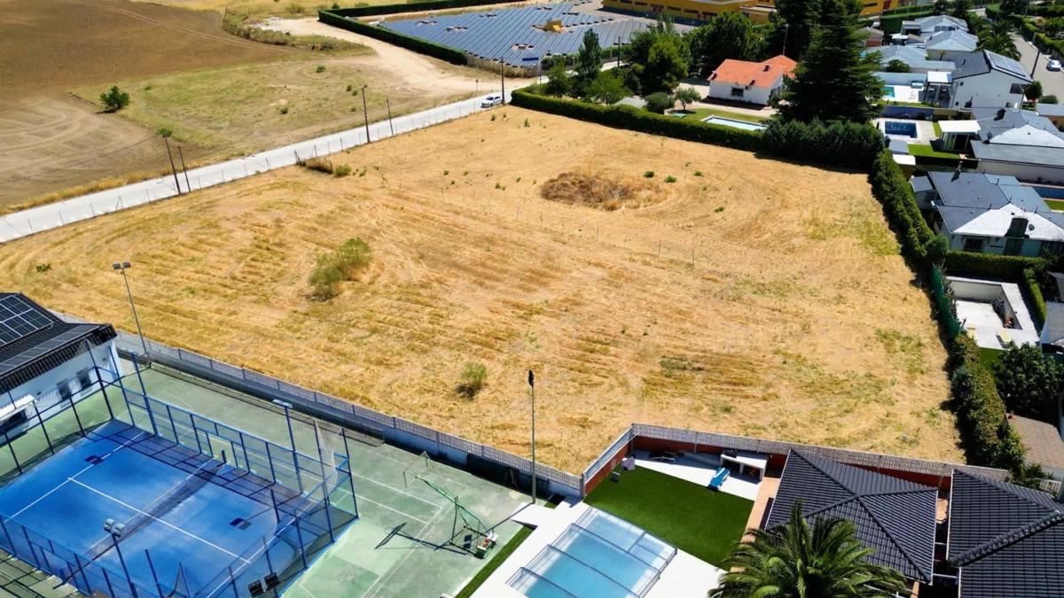 Terreno en venta en Griñón, Madrid photo 1