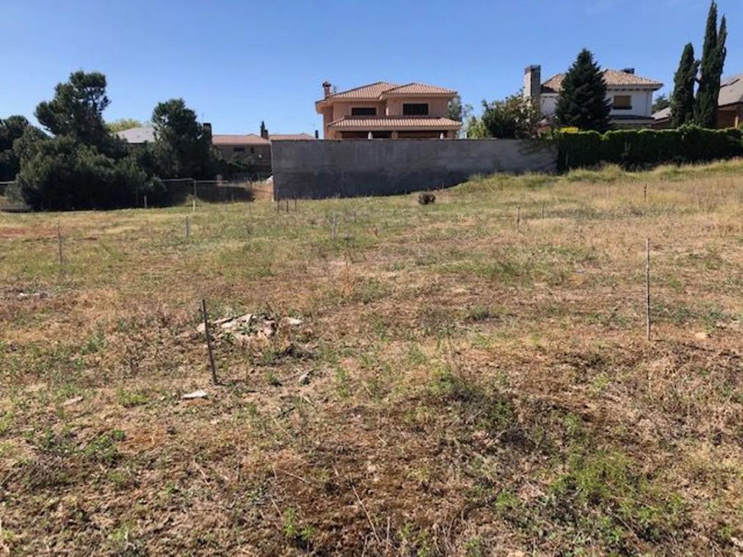 Terreno en venta en Griñón, Madrid photo 1