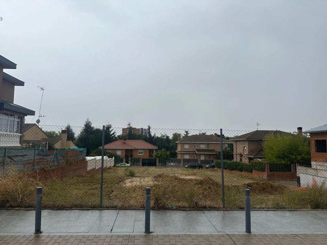 Terreno en venta en Moraleja de Enmedio, Madrid photo 1