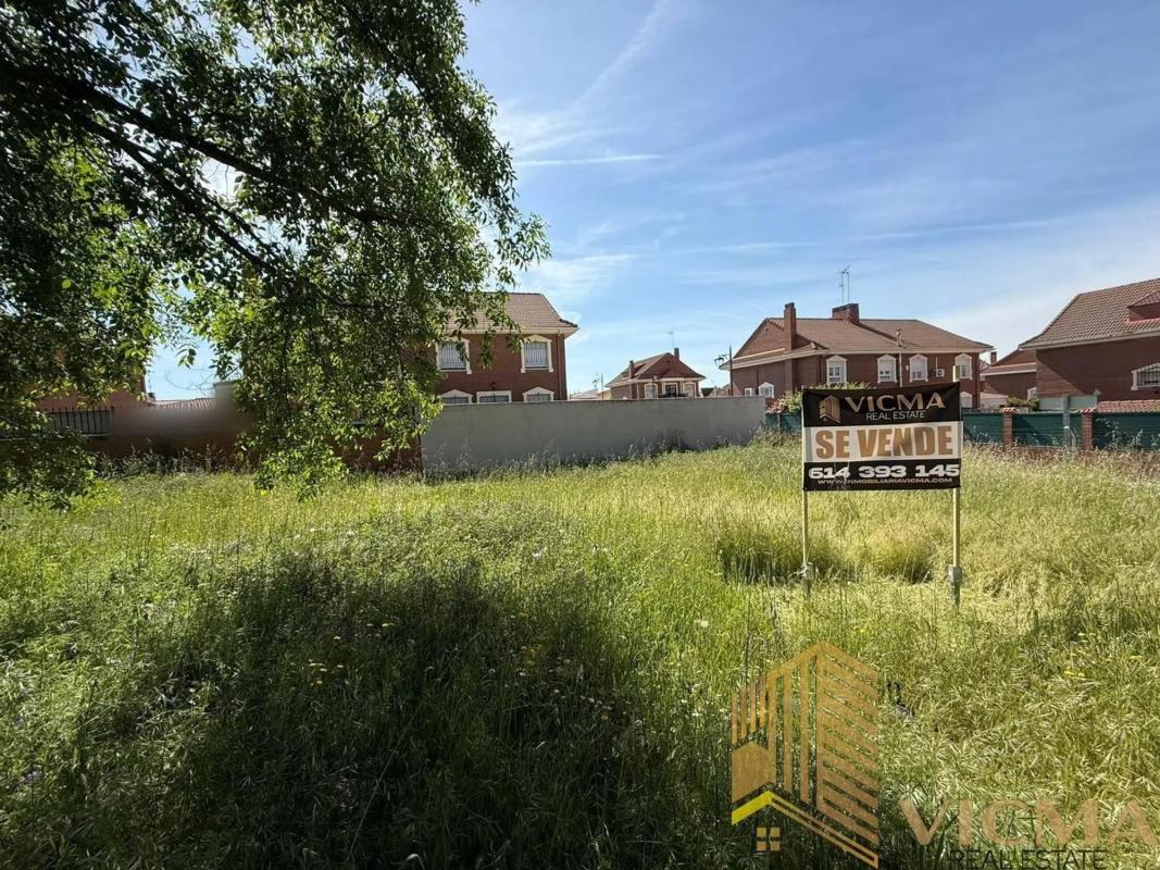 Terreno en venta en Parla, Madrid photo 1
