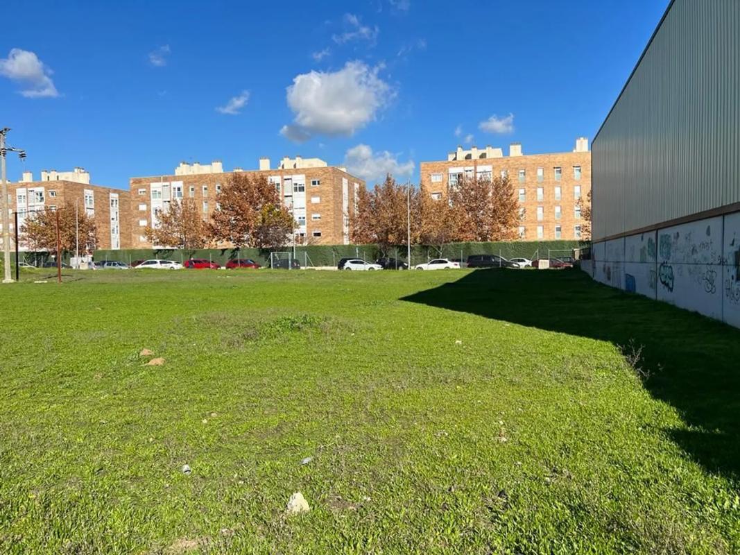 Terreno en venta en Parla, Madrid photo 1