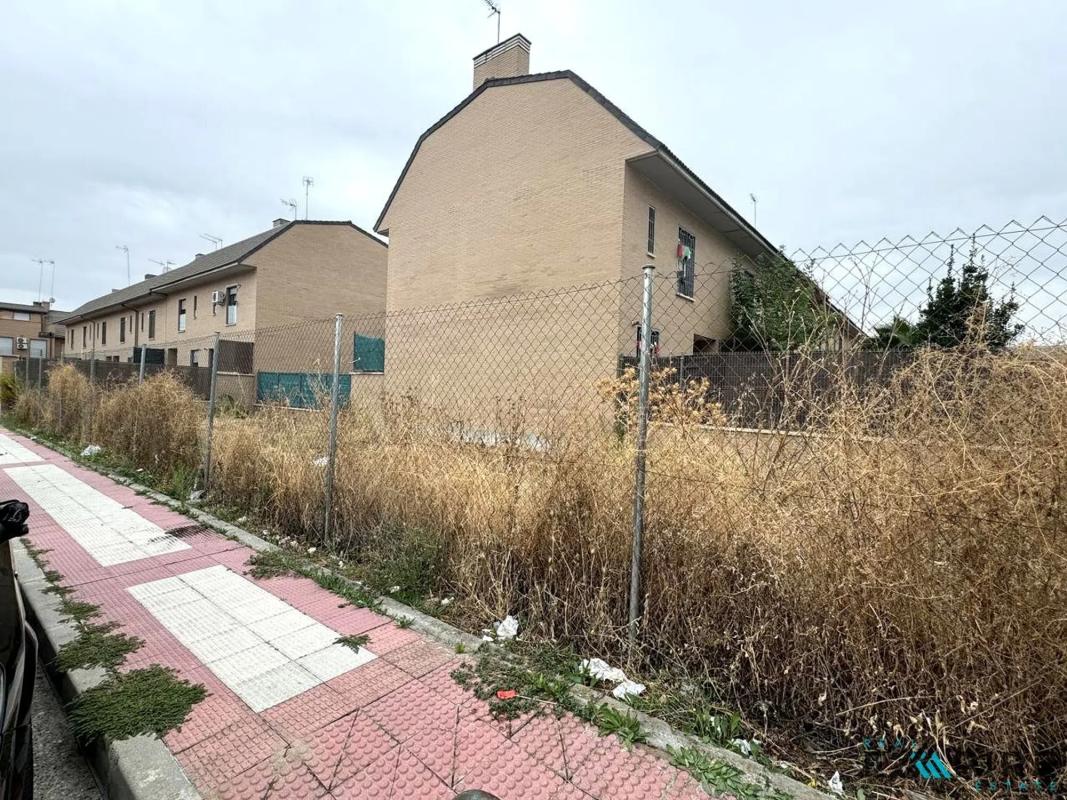 Terreno en venta en Parla, Madrid photo 2