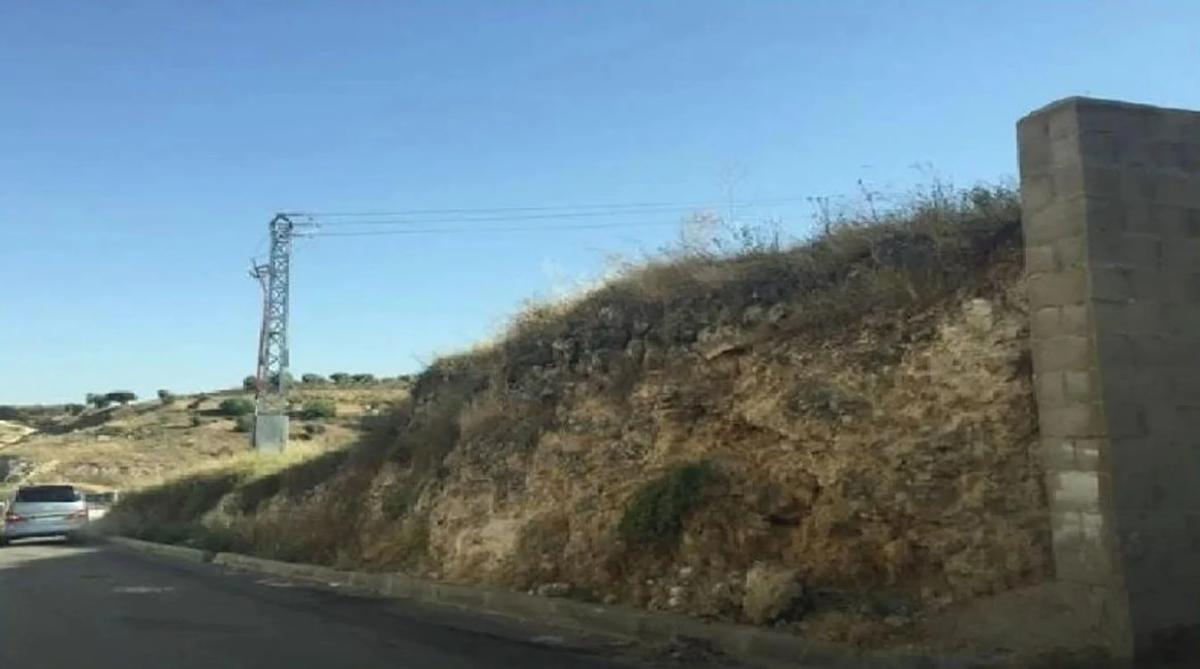 Terreno en venta en Campo Real, Madrid photo 1