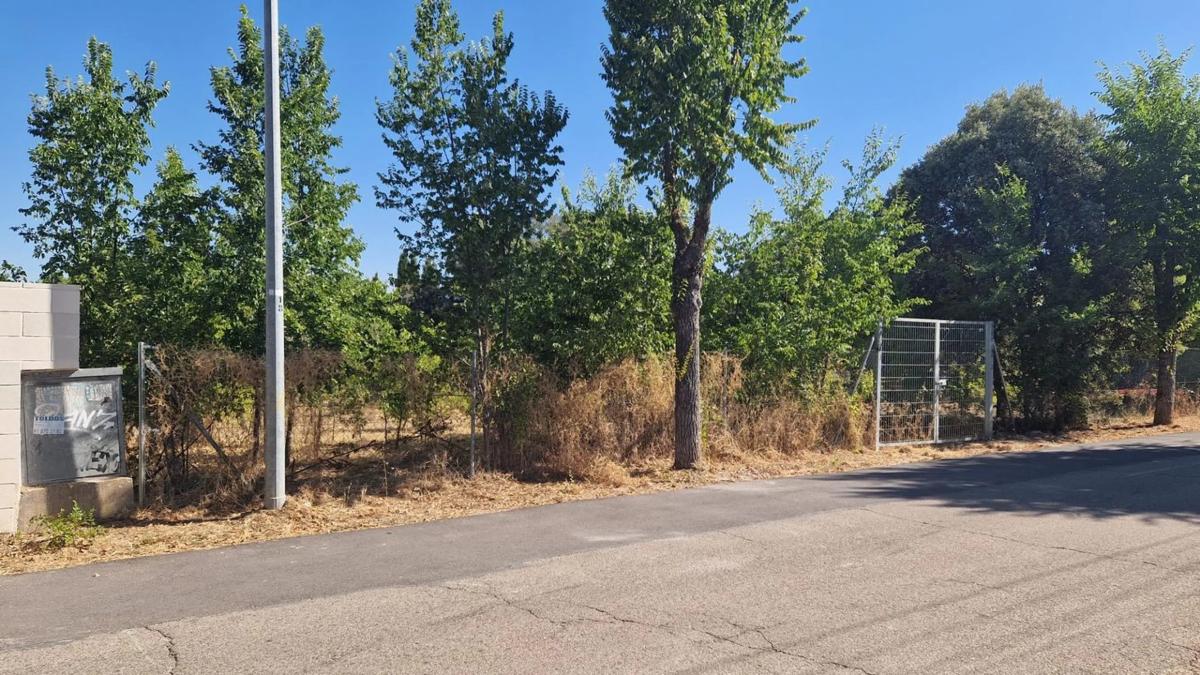 Terreno en venta en Eurovillas, Madrid photo 1