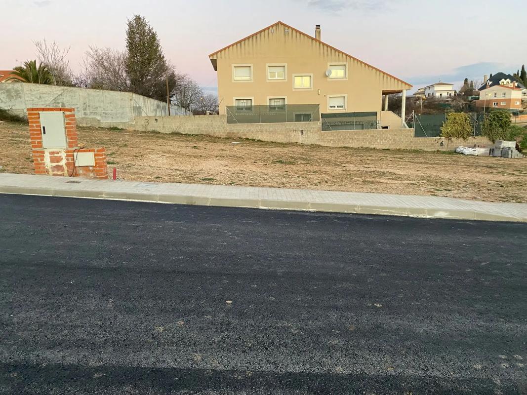 Terreno en venta en Campo Real, Madrid photo 1