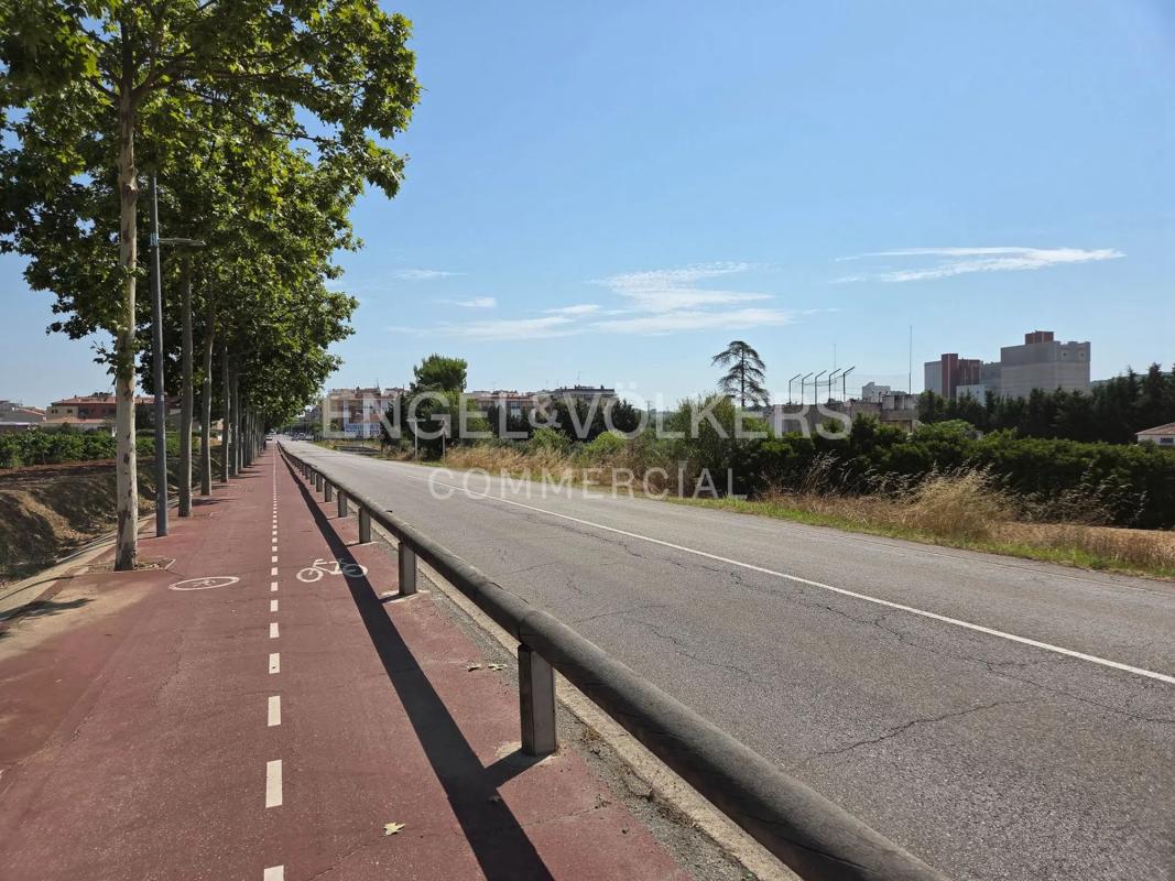 Участок земли на продажу в Санта-Маргарита-и-Элс-Монхос, Барселона photo 5