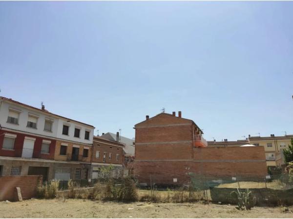 Terreno en calle de Mossèn Jacint Verdaguer, 71 -63 photo 1