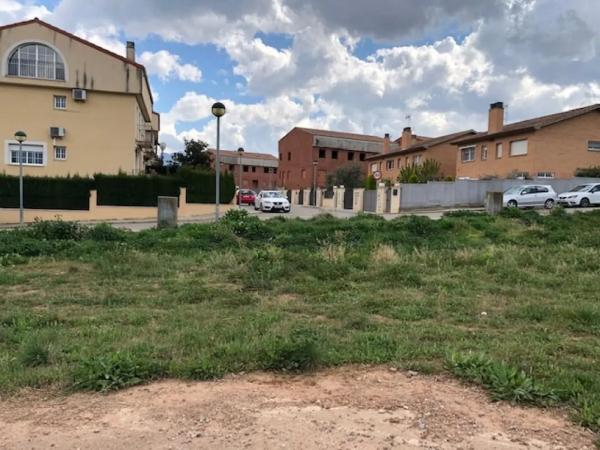 Terreno en calle Josep M. Folch i Torres thumbnail 2