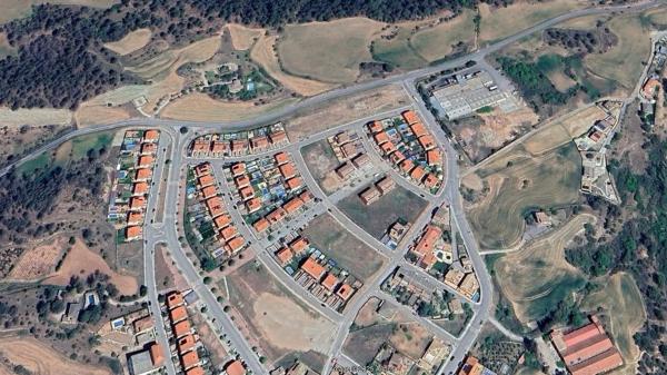 Terreno en calle Josep M. Folch i Torres thumbnail 2