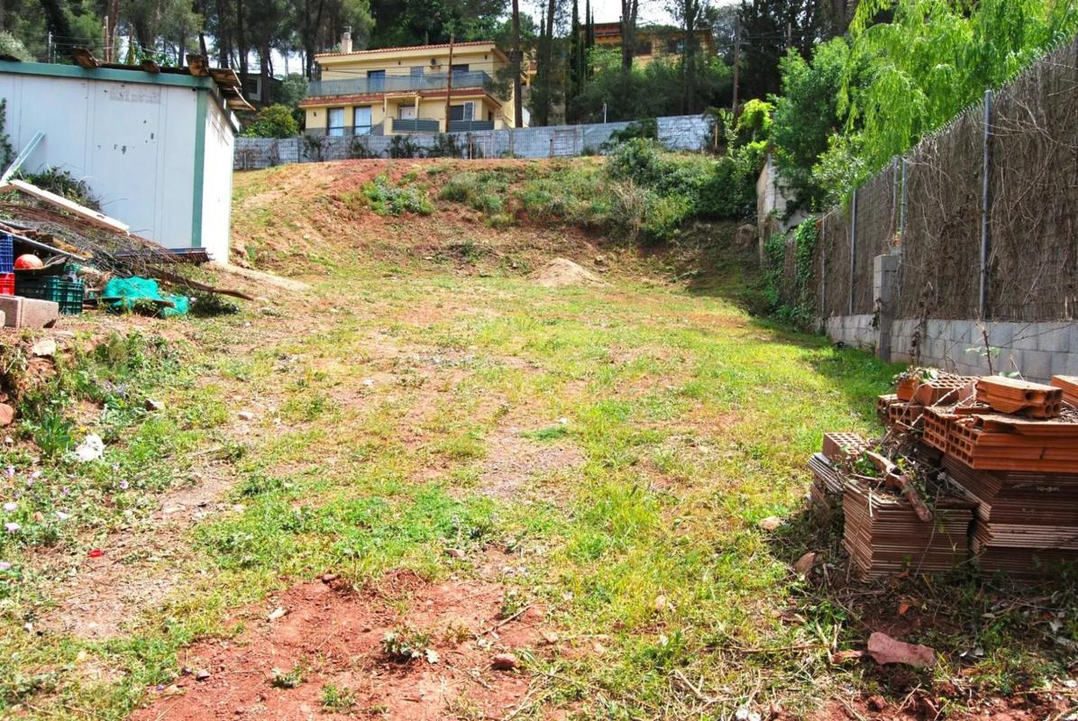 Terreno en venta en Castellví de Rosanes, Barcelona photo 3