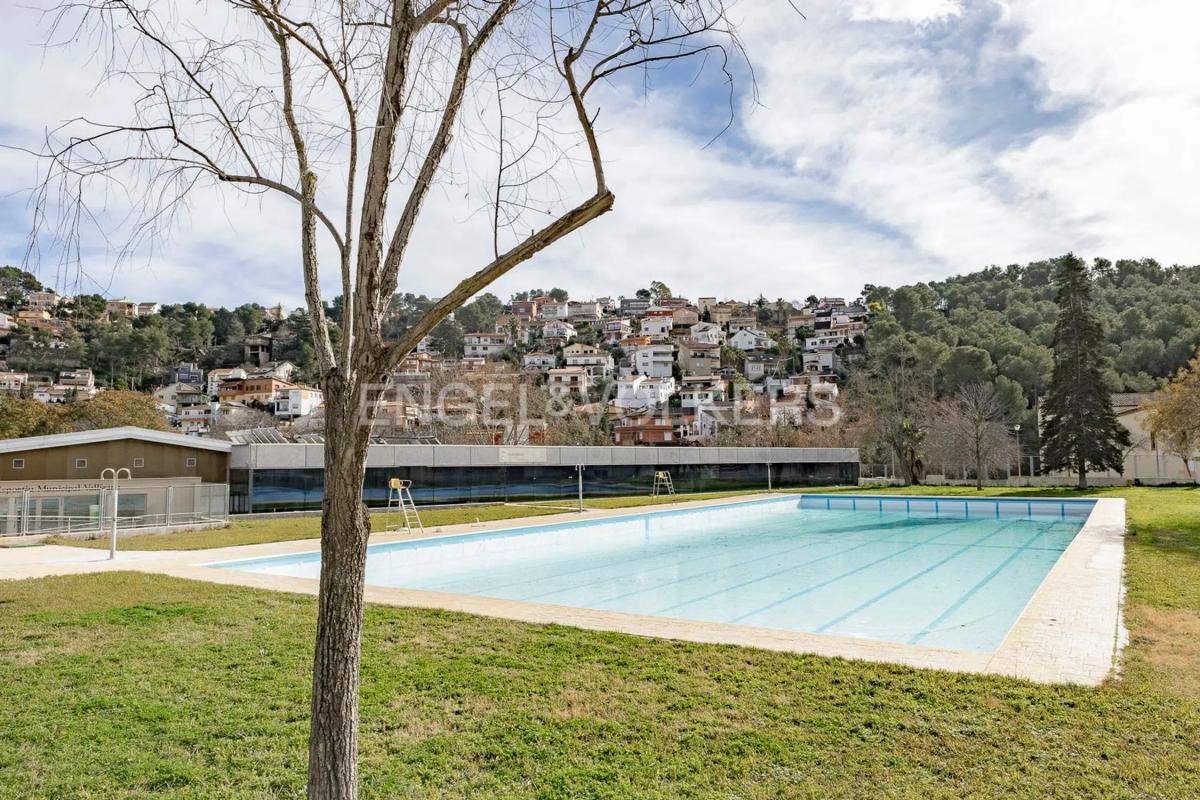 Terreno en venta en Vallirana, Barcelona photo 3