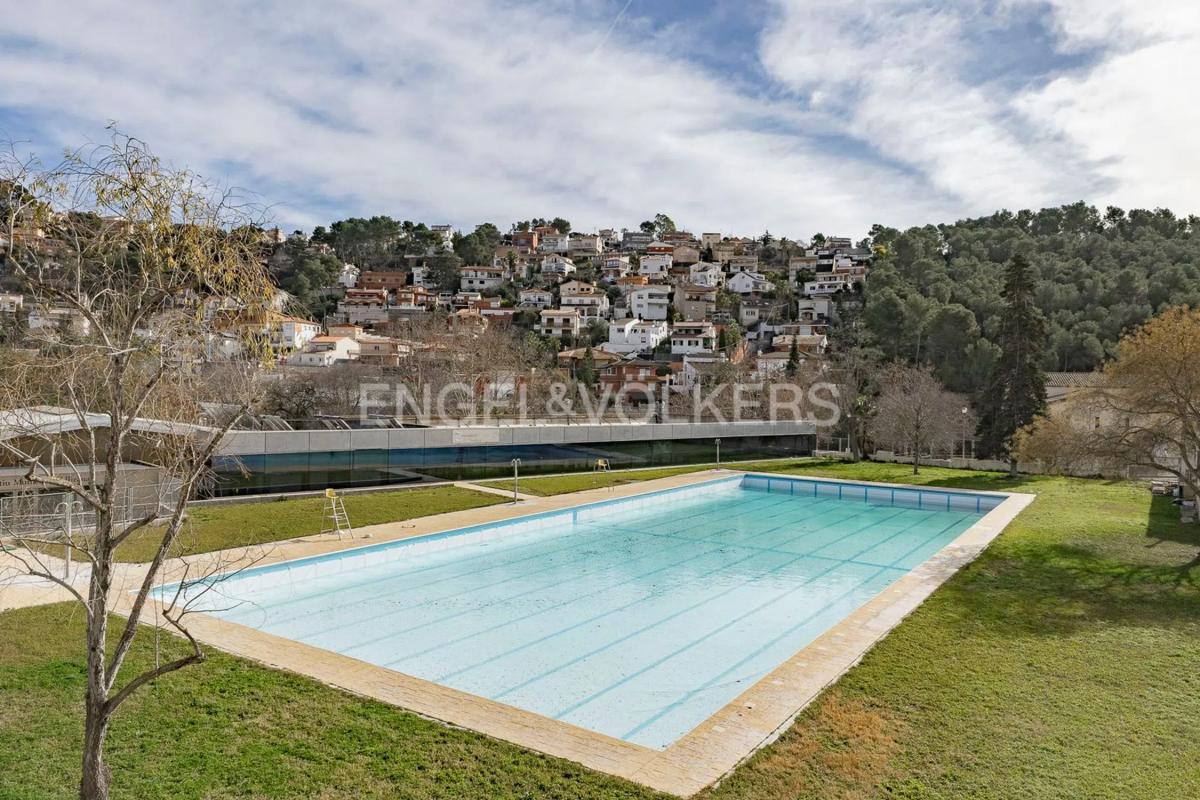 Terreno en venta en Vallirana, Barcelona photo 4
