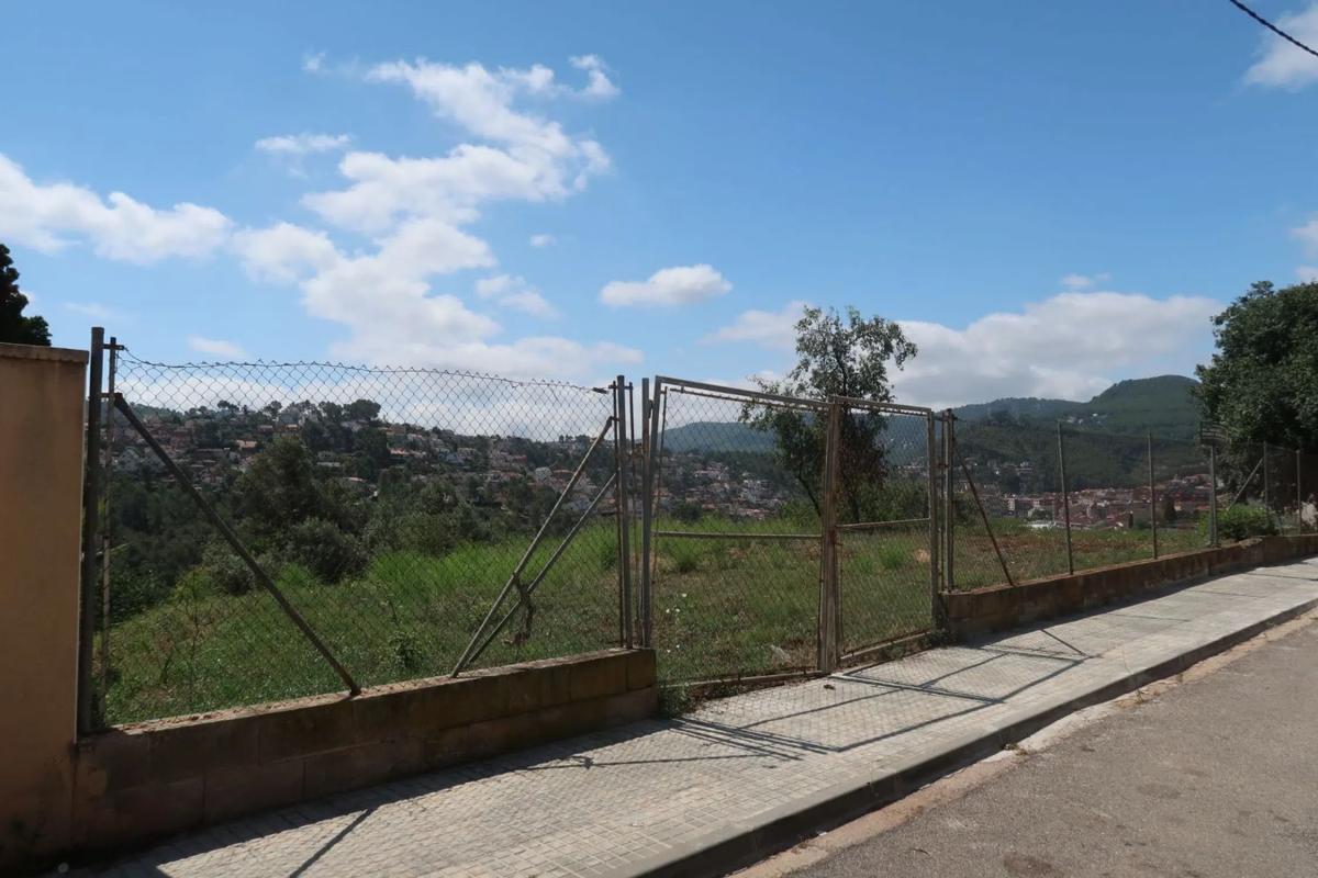 Terreno en venta en Vallirana, Barcelona photo 2