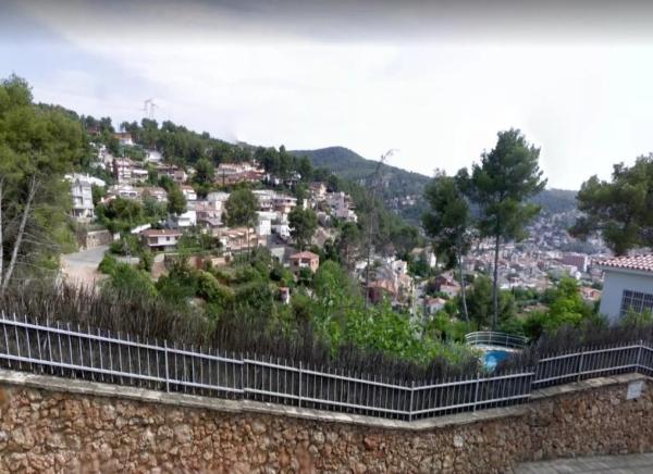 Terreno en calle les Flors photo 2