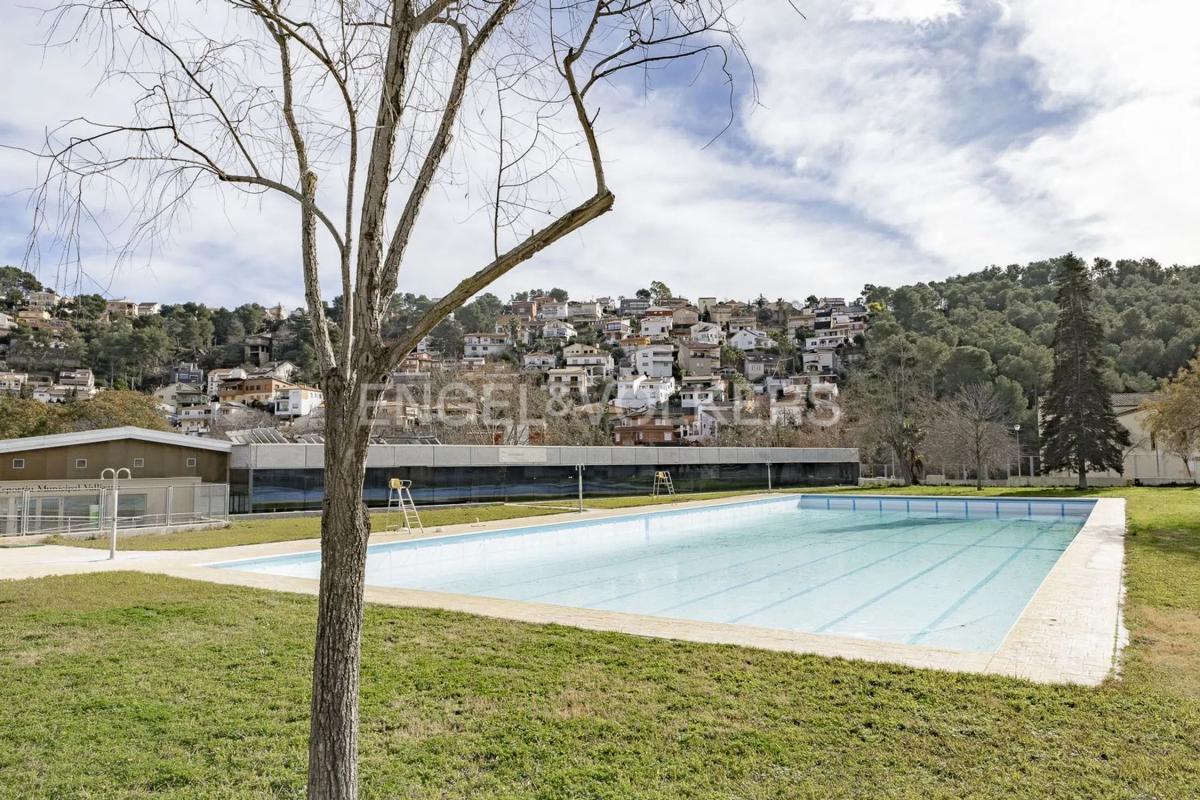 Terreno en venta en Vallirana, Barcelona photo 3