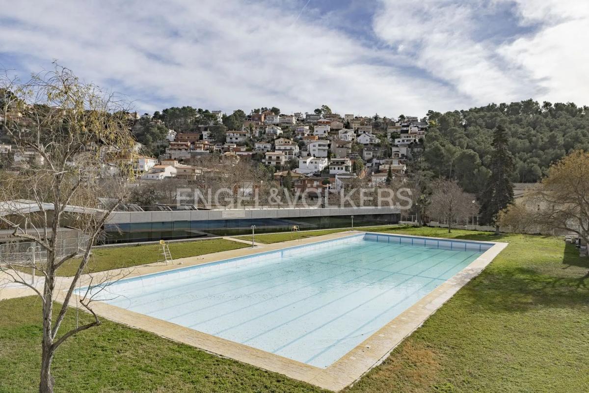 Terreno en venta en Vallirana, Barcelona photo 4