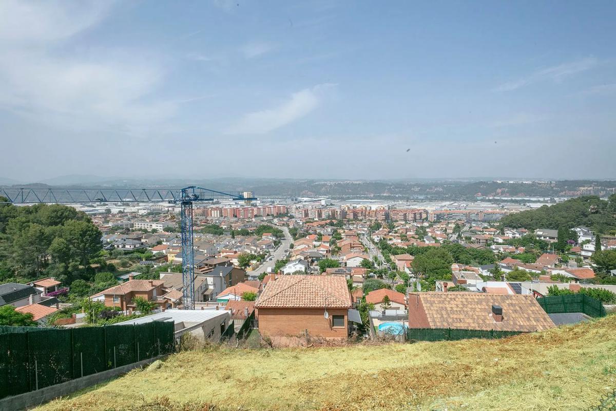 Terreno en venta en Sant Andreu de la Barca, Barcelona photo 2