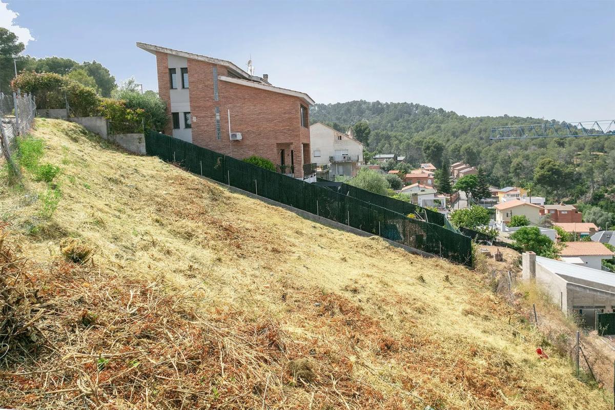 Terreno en venta en Sant Andreu de la Barca, Barcelona photo 4