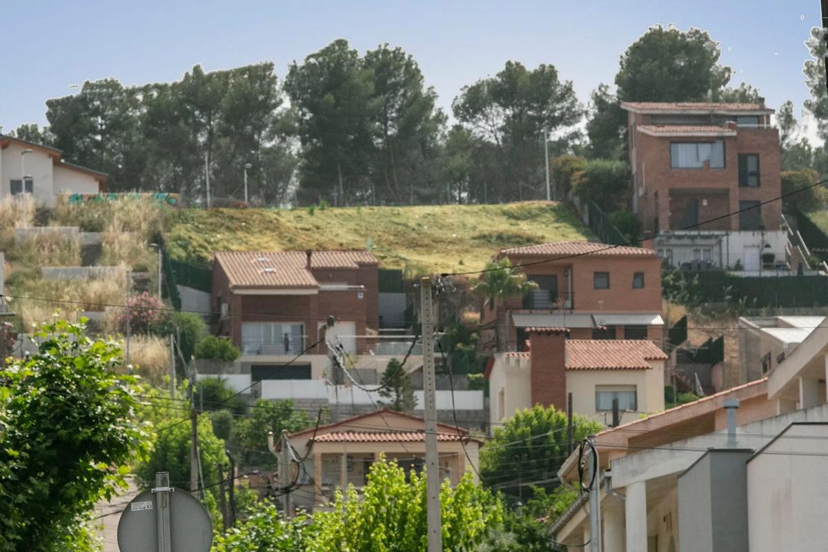 Terreno en venta en Sant Andreu de la Barca, Barcelona photo 5
