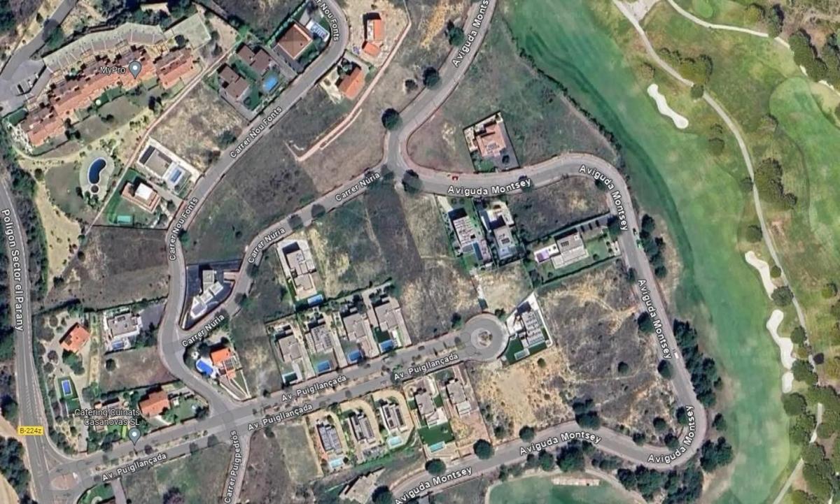 Land for sale in Sant Esteve Sesrovires, Barcelona photo 2