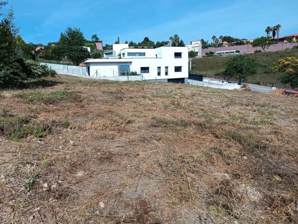 Terreno en calle Núria thumbnail 1