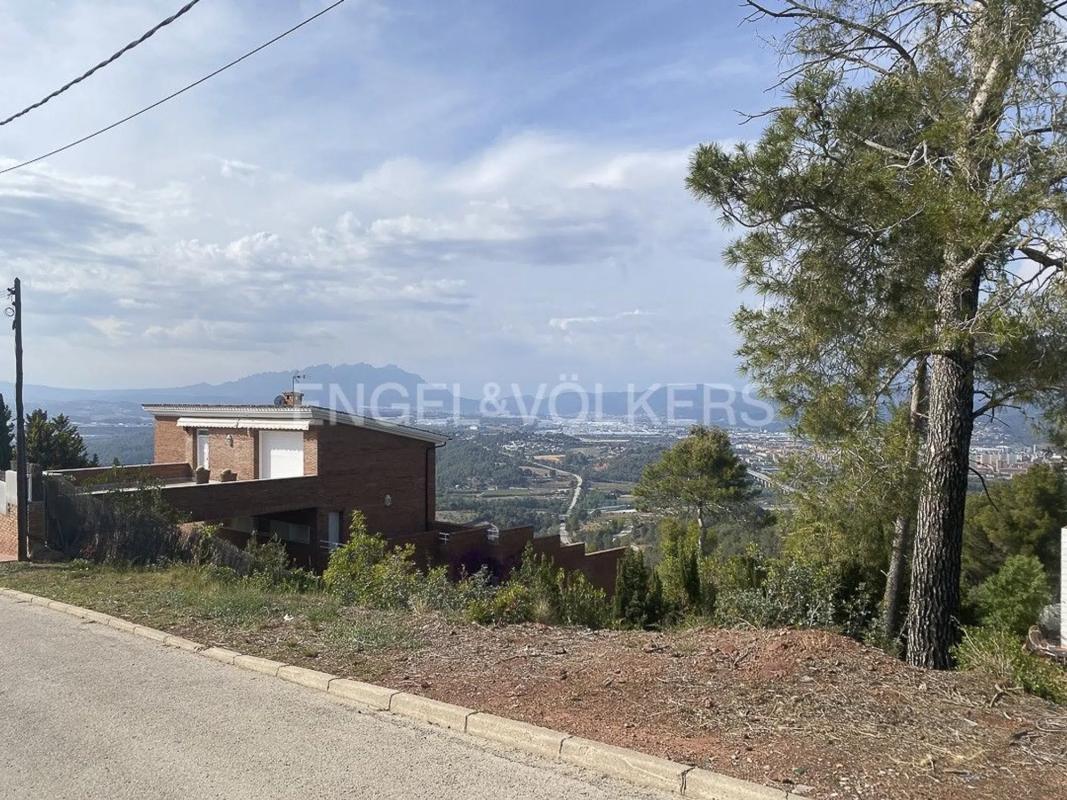 Terreno en venta en Castellví de Rosanes, Barcelona photo 1