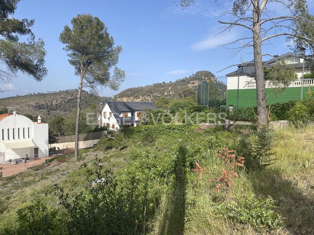 Terreno en venta en Castellví de Rosanes, Barcelona photo 3
