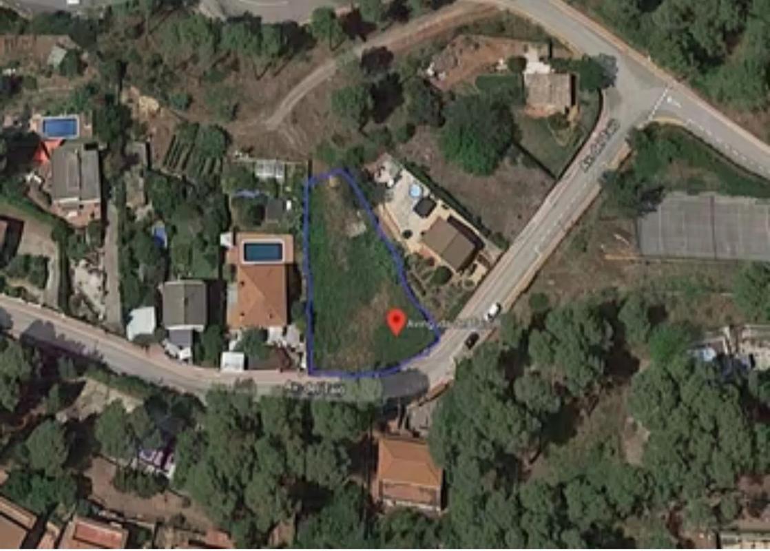 Terreno en venta en Castellví de Rosanes, Barcelona photo 1